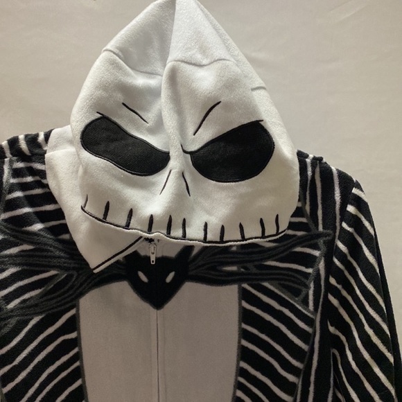 ☠️👻🎃NIGHTMARE BEFORE CHRISTMAS NWT ONESIE DISNEY🎃💀☠️ - Picture 2 of 5